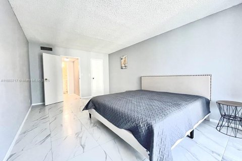 Condominio en venta en Hallandale Beach, Florida, 1 dormitorio, 76.18 m2 № 1978532 - foto 12