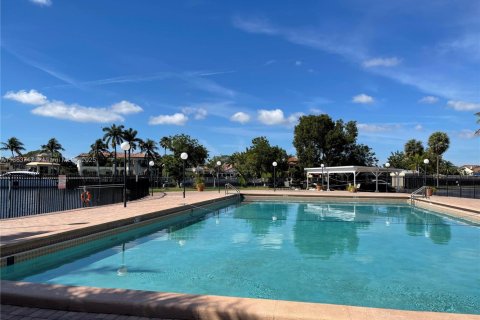 Condominio en venta en Hallandale Beach, Florida, 1 dormitorio, 76.18 m2 № 1978532 - foto 18