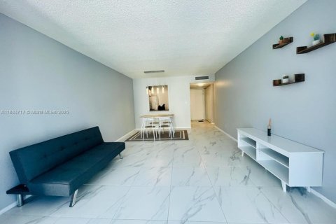 Condominio en venta en Hallandale Beach, Florida, 1 dormitorio, 76.18 m2 № 1978532 - foto 8