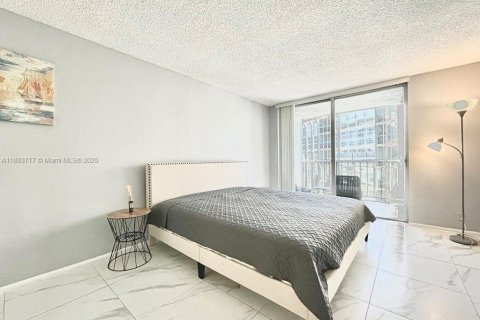 Condominio en venta en Hallandale Beach, Florida, 1 dormitorio, 76.18 m2 № 1978532 - foto 14