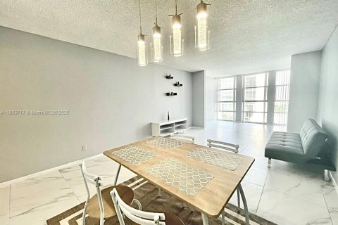 Condominio en venta en Hallandale Beach, Florida, 1 dormitorio, 76.18 m2 № 1978532 - foto 15