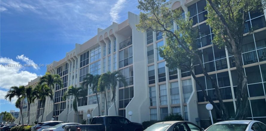 Condominio en Hallandale Beach, Florida, 1 dormitorio  № 1978532