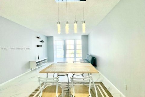 Condominio en venta en Hallandale Beach, Florida, 1 dormitorio, 76.18 m2 № 1978532 - foto 9