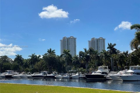 Condominio en venta en Hallandale Beach, Florida, 1 dormitorio, 76.18 m2 № 1978532 - foto 2