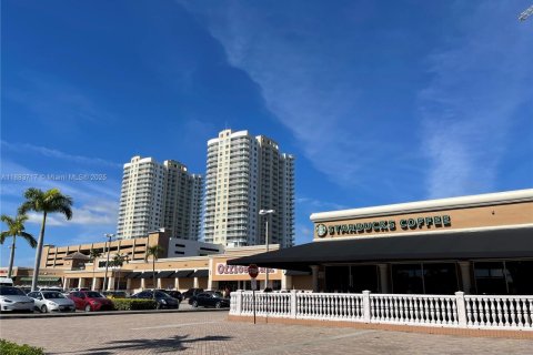 Condominio en venta en Hallandale Beach, Florida, 1 dormitorio, 76.18 m2 № 1978532 - foto 26