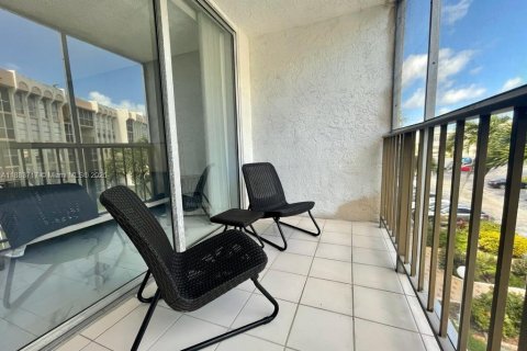 Condominio en venta en Hallandale Beach, Florida, 1 dormitorio, 76.18 m2 № 1978532 - foto 11