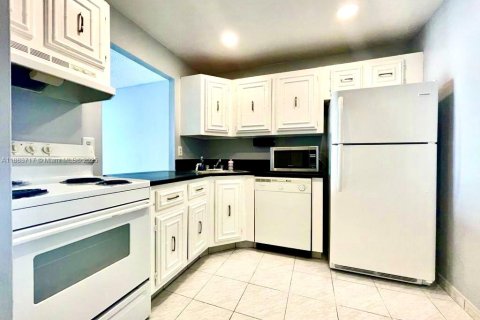 Condominio en venta en Hallandale Beach, Florida, 1 dormitorio, 76.18 m2 № 1978532 - foto 4