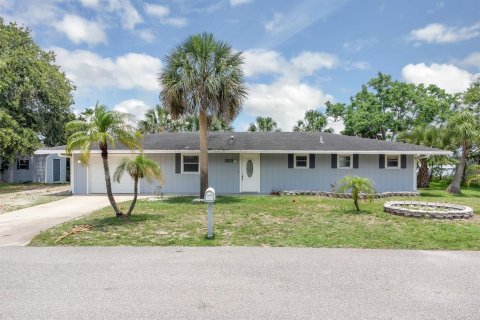 House in Edgewater, Florida 2 bedrooms, 113.53 sq.m. № 1751709 - photo 1