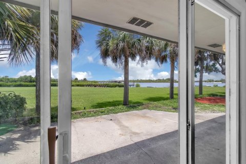 House in Edgewater, Florida 2 bedrooms, 113.53 sq.m. № 1751709 - photo 10