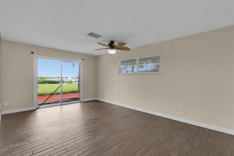 House in Edgewater, Florida 2 bedrooms, 113.53 sq.m. № 1751709 - photo 12