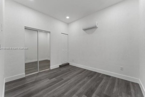 Immobilier commercial à louer à Homestead, Floride: 1 chambre, 236.34 m2 № 1818410 - photo 3