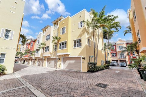 Touwnhouse à vendre à Lighthouse Point, Floride: 3 chambres, 172.24 m2 № 2017913 - photo 3