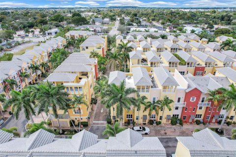 Touwnhouse à vendre à Lighthouse Point, Floride: 3 chambres, 172.24 m2 № 2017913 - photo 2
