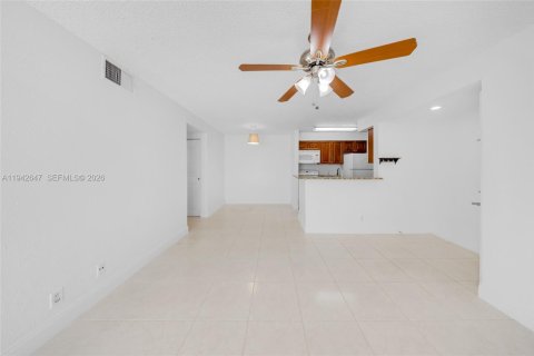 Copropriété à louer à Davie, Floride: 2 chambres, 102.19 m2 № 2000093 - photo 4