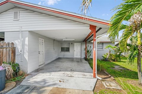 Immobilier commercial à vendre à Bradenton, Floride: 4 chambres, 140.47 m2 № 2360407 - photo 4
