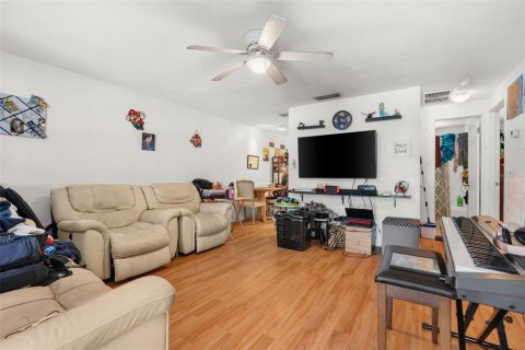Immobilier commercial à vendre à Bradenton, Floride: 4 chambres, 140.47 m2 № 2360407 - photo 5