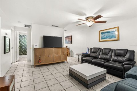Immobilier commercial à vendre à Bradenton, Floride: 4 chambres, 140.47 m2 № 2360407 - photo 14