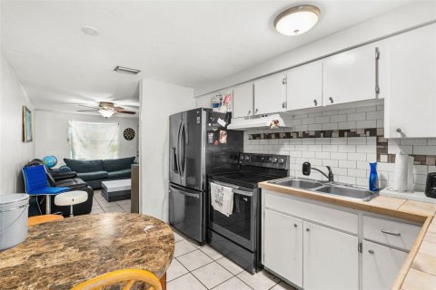 Immobilier commercial à vendre à Bradenton, Floride: 4 chambres, 140.47 m2 № 2360407 - photo 22