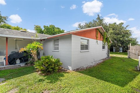 Immobilier commercial à vendre à Bradenton, Floride: 4 chambres, 140.47 m2 № 2360407 - photo 24