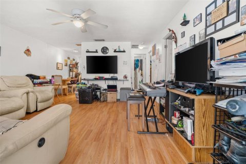 Immobilier commercial à vendre à Bradenton, Floride: 4 chambres, 140.47 m2 № 2360407 - photo 6