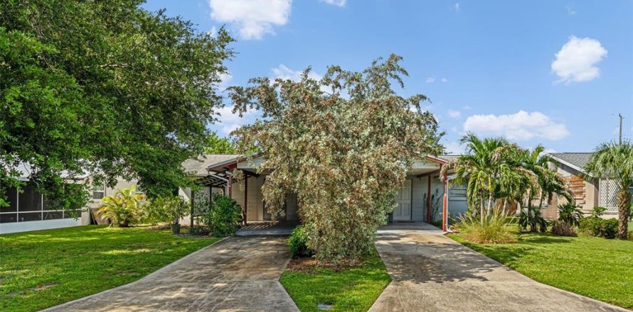 Immobilier commercial à Bradenton, Floride 4 chambres, 140.47 m2 № 2360407