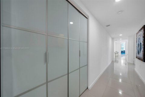 Condo in Aventura, Florida, 3 bedrooms  № 1959962 - photo 9