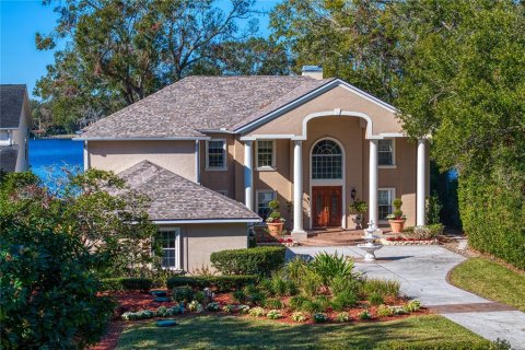 House in Tampa, Florida 4 bedrooms, 499.54 sq.m. № 1535086 - photo 1