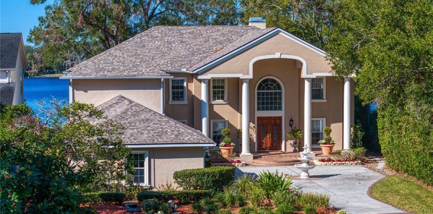 House in Tampa, Florida 4 bedrooms, 499.54 sq.m. № 1535086