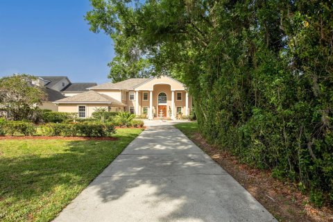 House in Tampa, Florida 4 bedrooms, 499.54 sq.m. № 1535086 - photo 2