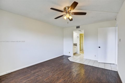 Condominio en venta en Pembroke Pines, Florida, 2 dormitorios, 110.74 m2 № 2017661 - foto 16
