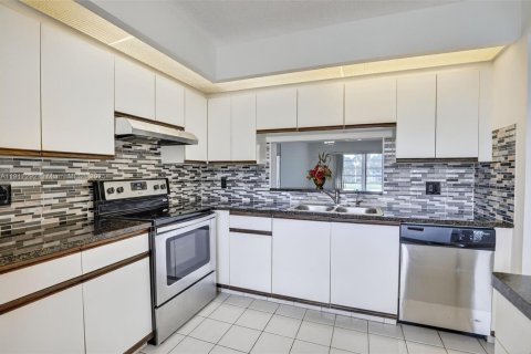 Condominio en venta en Pembroke Pines, Florida, 2 dormitorios, 110.74 m2 № 2017661 - foto 9