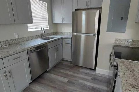 Villa ou maison à louer à Fort Lauderdale, Floride: 3 chambres, 90.86 m2 № 1927164 - photo 3