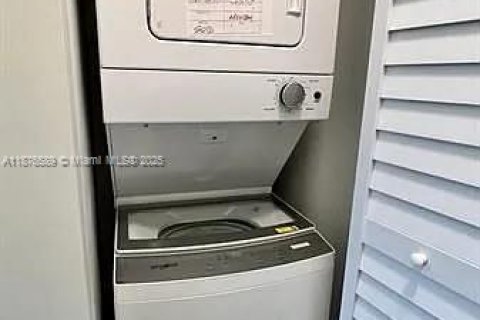 Villa ou maison à louer à Fort Lauderdale, Floride: 3 chambres, 90.86 m2 № 1927164 - photo 5