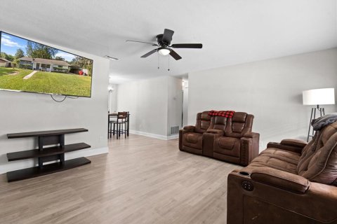 House in Inverness, Florida 3 bedrooms, 109.25 sq.m. № 1884778 - photo 12