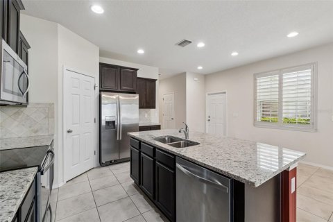 Touwnhouse à louer à Tampa, Floride: 3 chambres, 174.66 m2 № 2107081 - photo 7