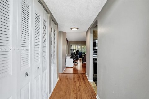 Condominio en venta en Tamarac, Florida, 2 dormitorios, 81.75 m2 № 2089552 - foto 8