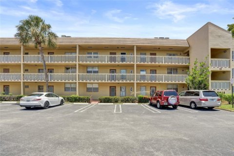 Condominio en venta en Tamarac, Florida, 2 dormitorios, 81.75 m2 № 2089552 - foto 3