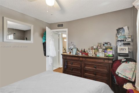 Condominio en venta en Tamarac, Florida, 2 dormitorios, 81.75 m2 № 2089552 - foto 18