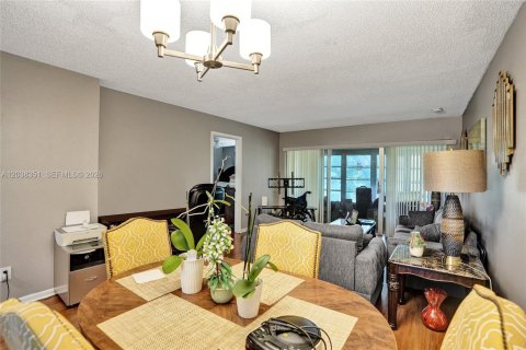 Condominio en venta en Tamarac, Florida, 2 dormitorios, 81.75 m2 № 2089552 - foto 7