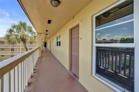 Condominio en venta en Tamarac, Florida, 2 dormitorios, 81.75 m2 № 2089552 - foto 4