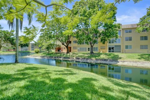 Condo à Tamarac, Floride, 2 chambres № 2089552