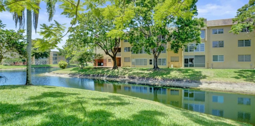 Condominio en Tamarac, Florida, 2 dormitorios  № 2089552