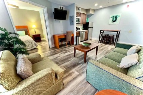 Condominio en Kissimmee, Florida, 1 dormitorio  № 1980986