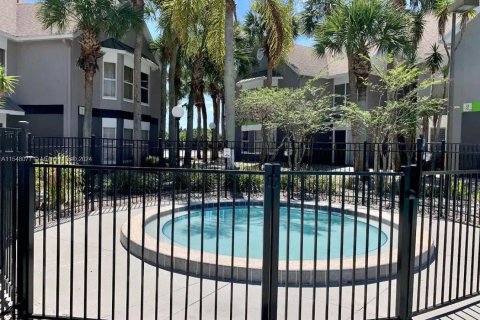 Condo in Kissimmee, Florida, 1 bedroom  № 1980986 - photo 16