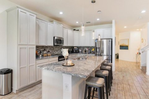 House in Davenport, Florida 4 bedrooms, 230.86 sq.m. № 2151781 - photo 8