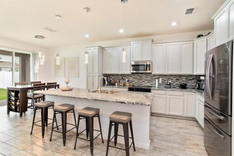 House in Davenport, Florida 4 bedrooms, 230.86 sq.m. № 2151781 - photo 9