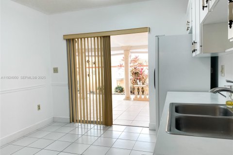 Copropriété à louer à Miami, Floride: 2 chambres, 91.97 m2 № 1983847 - photo 9