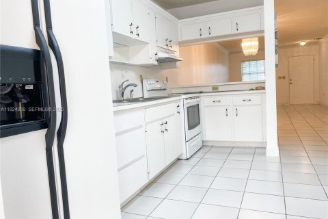 Copropriété à louer à Miami, Floride: 2 chambres, 91.97 m2 № 1983847 - photo 6