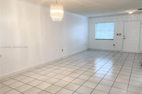Copropriété à louer à Miami, Floride: 2 chambres, 91.97 m2 № 1983847 - photo 2