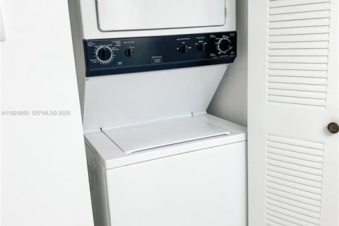 Copropriété à louer à Miami, Floride: 2 chambres, 91.97 m2 № 1983847 - photo 13